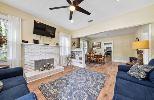 Springfield House | Relax on the Porch near Jacksonville Jaguar Stadium