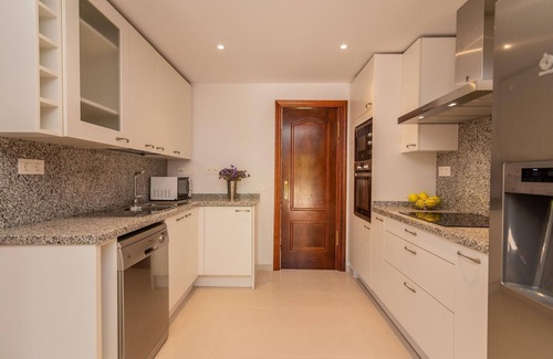 Marbella City Centre Cottage | RELAX ON YOUR OWN HOME CINEMA OR YOUR PRIVATE SAUNA!