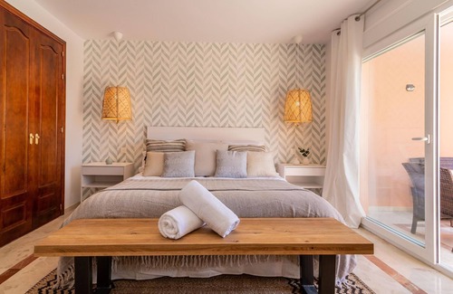 Marbella City Centre Cottage | RELAX ON YOUR OWN HOME CINEMA OR YOUR PRIVATE SAUNA!