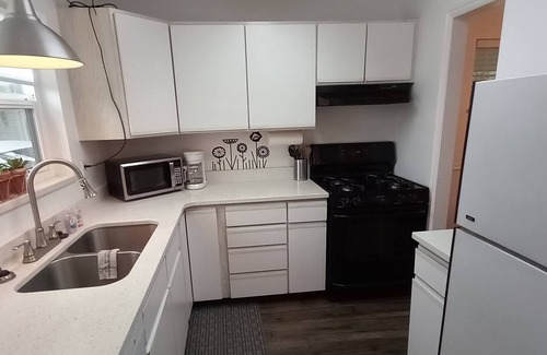 Provo House | Relax, play, rest, & live in a conveniently located, freshly remodeled townhouse