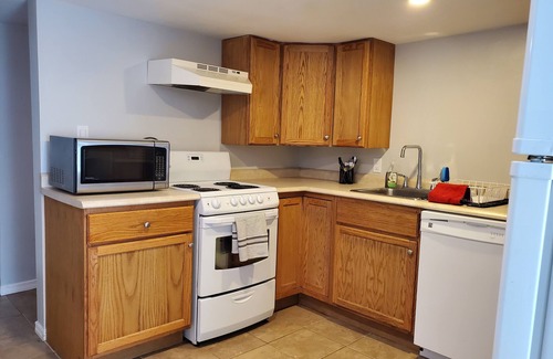 Belleville Apartment | ❤️‍🔥Relax & Reconnect at a Cozy Hideaway in Central Belleville💦