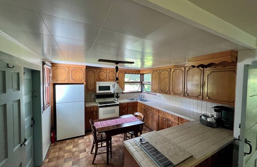 New Paltz House | Relax & Reconnect. Historic Farmhouse with Pool Near Mohonk & New Paltz
