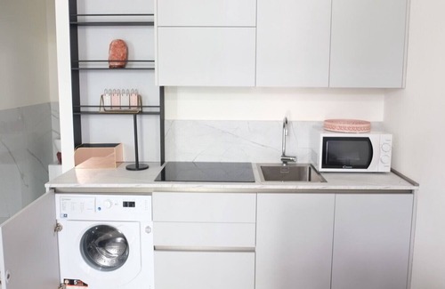 Tricolore Apartment | Relax Studio in Risorgimento/Piazza V Giornate!