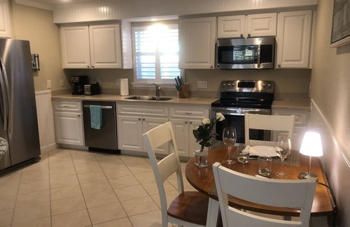 Englewood House | Relax under the Tiki Hut. Build memories! Without the Boca Grande price tag!