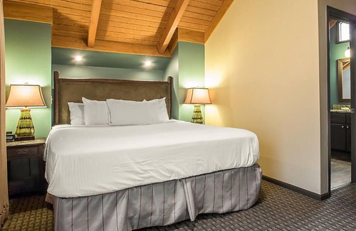 Wisconsin Dells Resort | Relax & Unwind! BGV's Christmas Mountain Village-3 BR 3 Bath Townhome