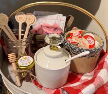 Stanton House | Relax & Unwind Cozy Farmhouse Near Natural Bridge State Park