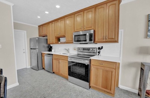 Crescent Beach Apartment | Relax & Unwind | Sea Foam