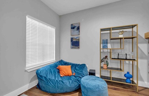 Wright House | Relax & Unwind - Spacious & Colorful 3BR House