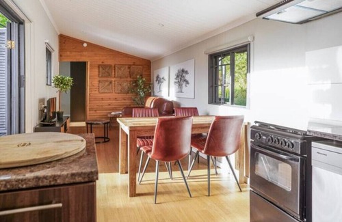 Stellenbosch Apartment | Relax with amazing views of vineyards & mountains in the heart of the Winelands!