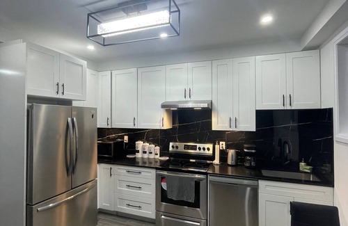 Harcourt Cottage | Relax with the family on the lake front with modern living in natural wilderness