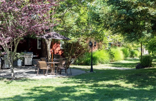 Napa Apartment | Relaxation in Napa Valley! 2 Spacious Units, Swimming Pool, Free Parking!