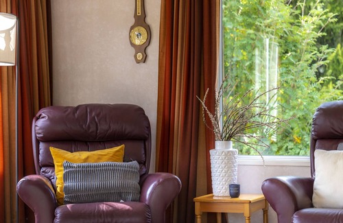 Arrowtown House | Relaxed Arrowtown stay minutes from Town Centre with games room