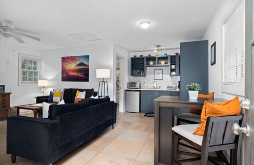 Wilmington Apartment | Relaxed Garden - 4 miles to Beach!