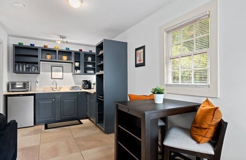 Wilmington Apartment | Relaxed Garden - 4 miles to Beach!