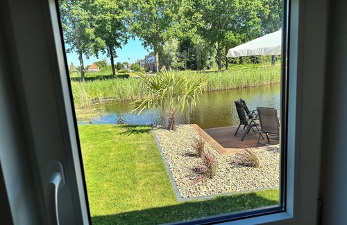 Oude Pekela Ski Chalet | Relaxen on a peninsula
