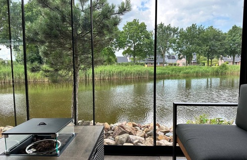 Oude Pekela Ski Chalet | Relaxen on a peninsula