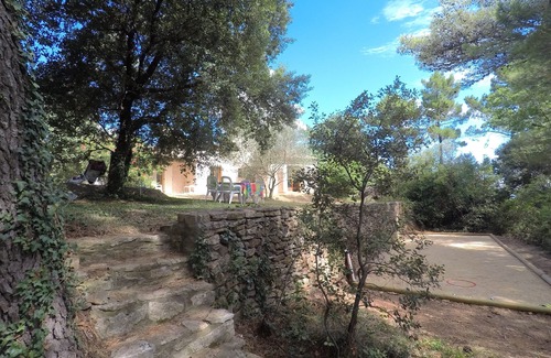 Saint-Julien-de-Peyrolas House | Relaxing vacation in the south of France