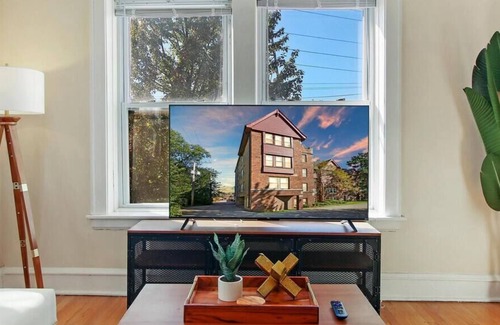 Skokie Apartment | Relaxing 1BR Apt in Downtown Skokie