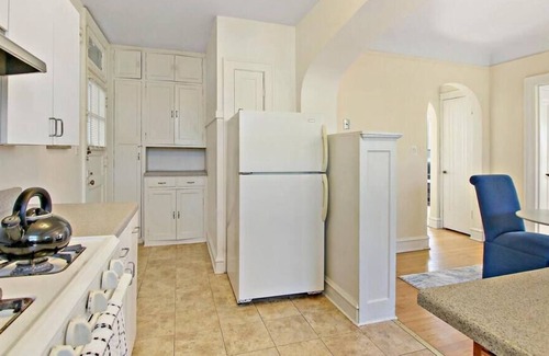 Skokie Apartment | Relaxing 1BR Apt in Downtown Skokie