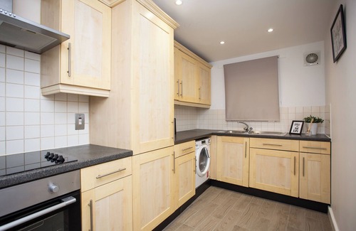 Newcastle-upon-Tyne Apartment | Relaxing 2BR Central Flat: Near Train & Fast WiFi!