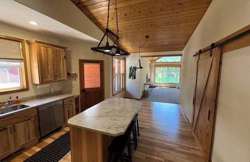 Thompson Falls House | Relaxing 3-bedroom + bunkhouse waterfront home on the Clark Fork River