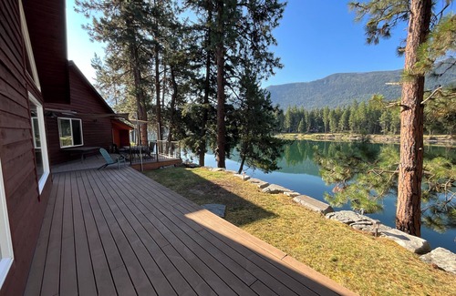 Thompson Falls House | Relaxing 3-bedroom + bunkhouse waterfront home on the Clark Fork River