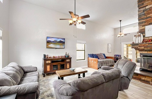 Las Cruces House | Relaxing 4 Bedroom House With Swim Spa
