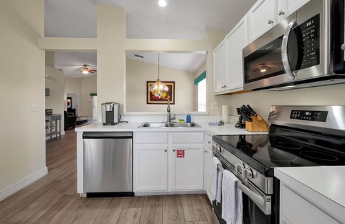 Davenport Villa | Relaxing 4 Bedroom w/Pool ~ 30min to Disney & Legoland