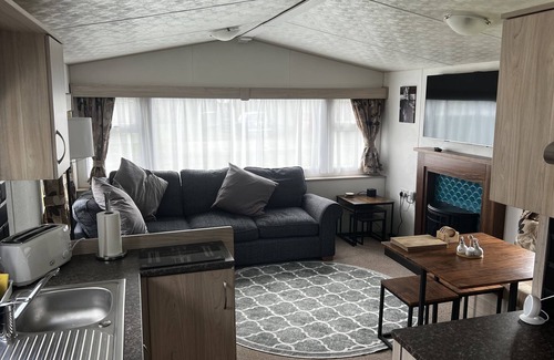 Great Houghton Cabin | Relaxing and Quiet Holiday Cabin, Sleeps 4