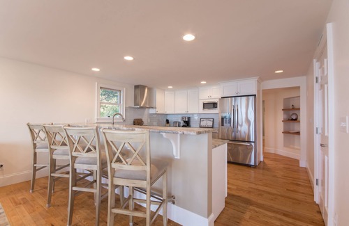 Oak Bluffs House | Relaxing Beach Front Home