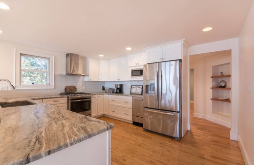 Oak Bluffs House | Relaxing Beach Front Home