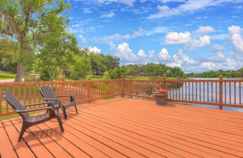 Lake Helen Apartment | Relaxing Cabin Retreat in the Tropical Room at the Cabin On The Lake!