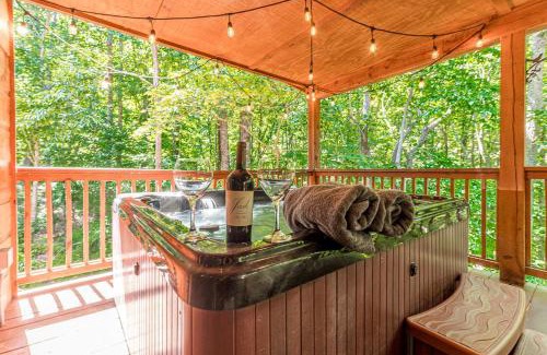 Sautee Nacoochee House | Relaxing Cabin with Screened Porch in Sautee Nacoochee, Georgia