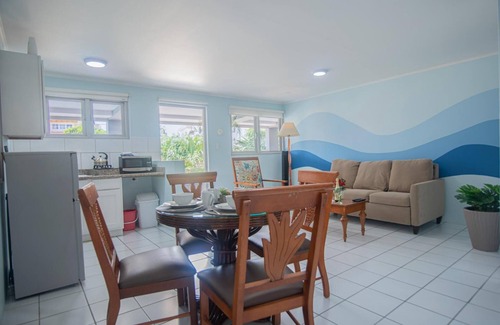 Boegoeroei Apartment | Relaxing Central Bright Shared Pool Garden