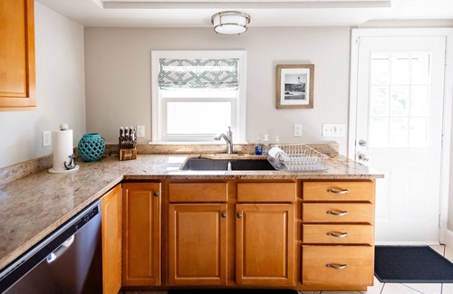 Newport East House | Relaxing Charmer Near Newport ; super cozy, clean & great for groups!