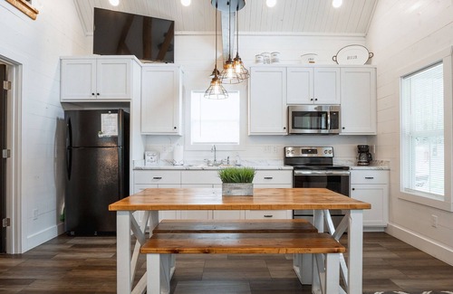 Edgemont Cottage | Relaxing Cottage Getaway w/Fire Pit