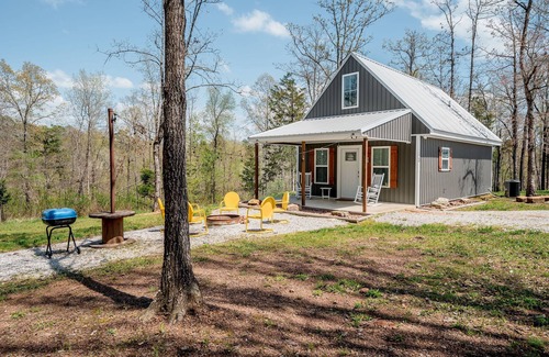 Edgemont Cottage | Relaxing Cottage Getaway w/Fire Pit