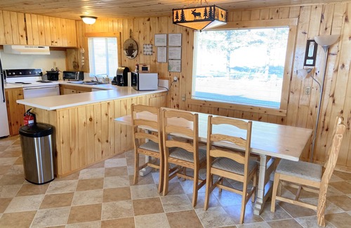 Rio Vista Estates Cabin | Relaxing, cozy cabin by Coller State Wildlife area