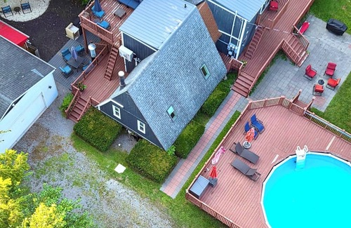 Findlay Ski Chalet | Relaxing, Cozy & Secluded One Loft Bedroom A-Frame w/Wood Burning Pellet Stove