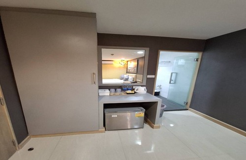 Thanon Phaya Thai House | Relaxing Double Stay | Cozy & Serene Ambience