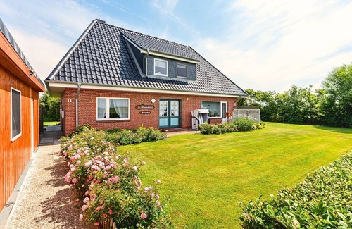 Midlum Apartment | "Relaxing family vacation at Ferienhof Bruhn - experience pure nature!"