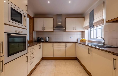 Estombar House | Relaxing Getaway Awaits! Three Large 2BR Apartment with Kitchen, 3 Onsite Pools!