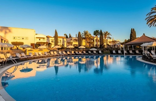 Estombar House | Relaxing Getaway Awaits! Three Large 2BR Apartment with Kitchen, 3 Onsite Pools!