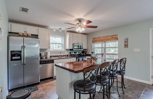 Dauphin Island House | Relaxing Getaway Among the Trees - 4 Bedroom - Dogs Welcome!