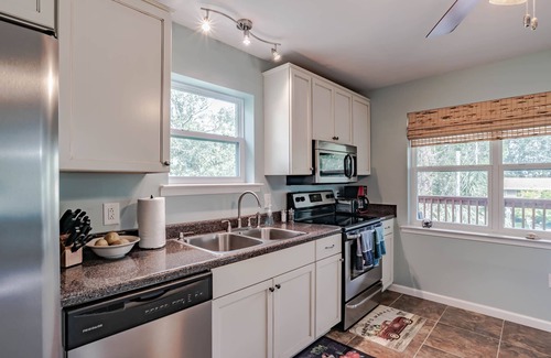 Dauphin Island House | Relaxing Getaway Among the Trees - 4 Bedroom - Dogs Welcome!