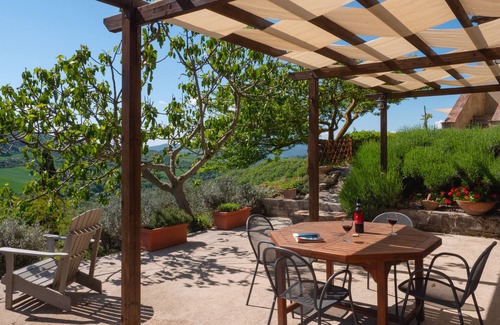 San Giovanni del Pantano Apartment | Relaxing hillside family accommodation with pool