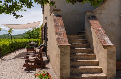 San Giovanni del Pantano Apartment | Relaxing hillside family accommodation with pool