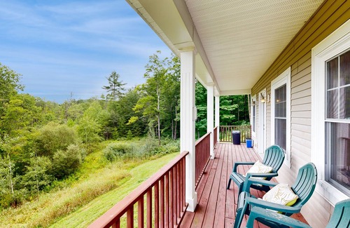 Cavendish House | Relaxing home, gas fireplace, jetted tub, wifi, ping-pong, w/d, views & wifi