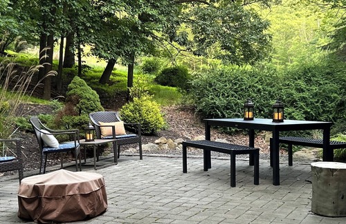 Sybertsville House | Relaxing home on wooded hillside lot in Eagle Rock Resort - E. R. Owners Only