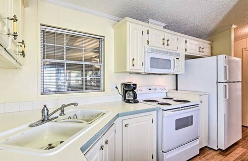 Braden River House | Relaxing Home Pool Access and Screened-In Porch!